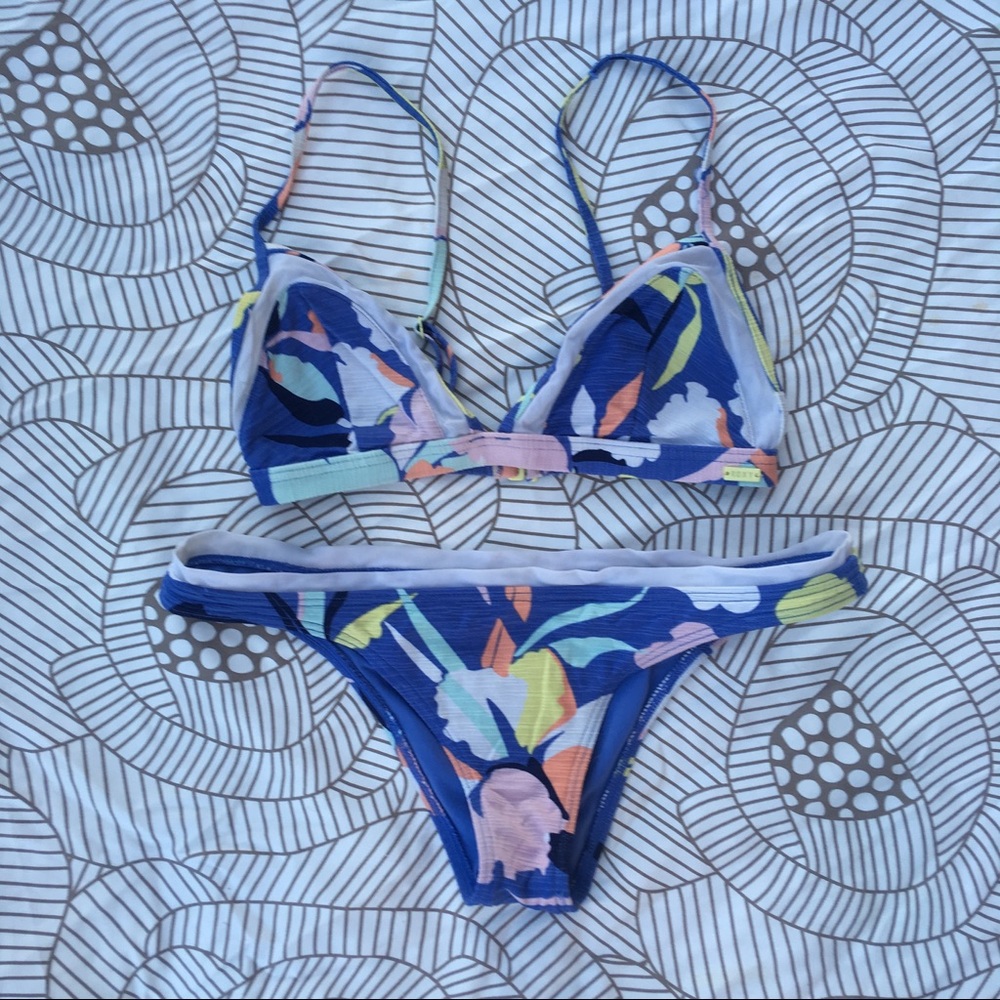 Roxy Bikini Set - image 1